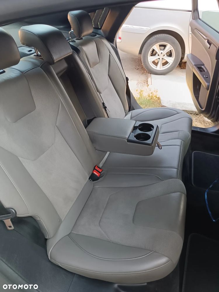 Ford Fusion - 22