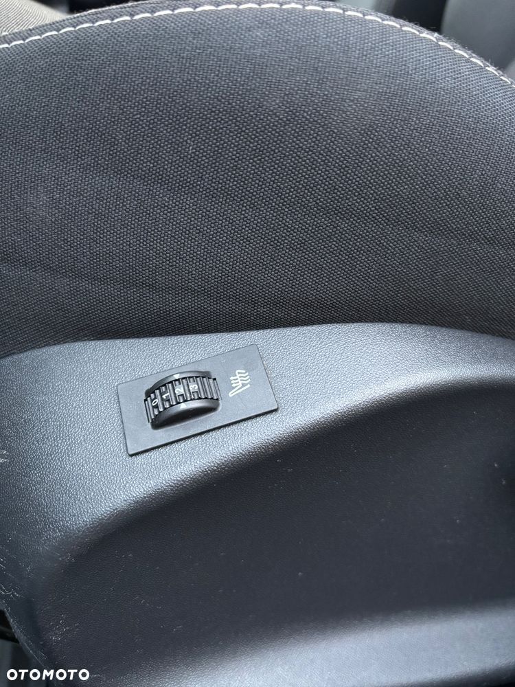 Peugeot 208 1.6 BlueHDi Allure S&S - 30