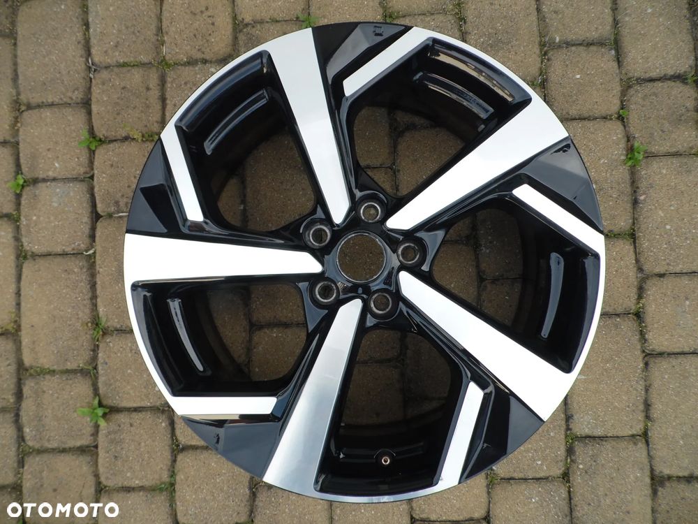 Felga 19'' 5x114,3 Nissan 7x19 ET40 HV05B - 1