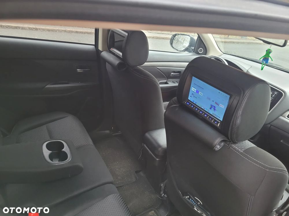 Mitsubishi Outlander 2.0 Intense + 4WD CVT - 11