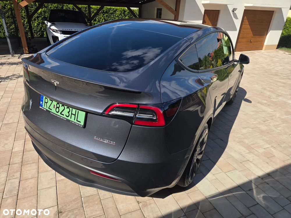 Tesla Model Y Performance AWD - 13
