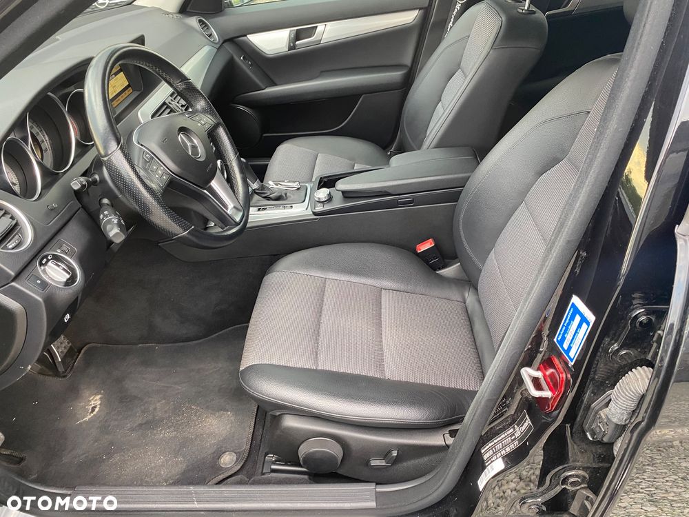 Mercedes-Benz Klasa C 180 CGI Automatik BlueEFFICIENCY Avantgarde - 24