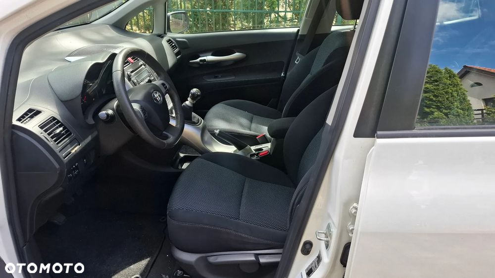 Toyota Auris - 12