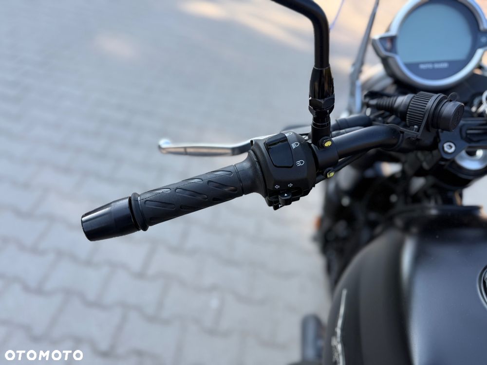 Moto Guzzi V7 - 21