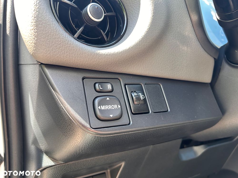 Toyota Yaris Hybrid 100 Premium - 33