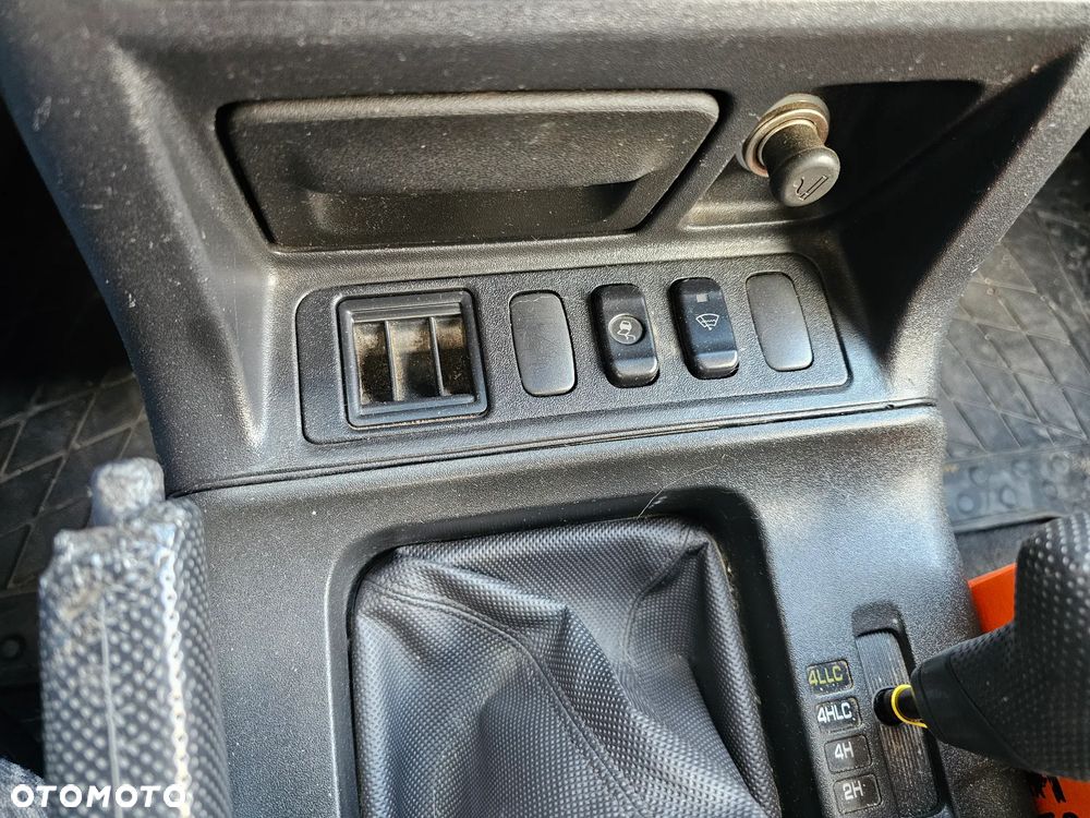 Mitsubishi Pajero - 14