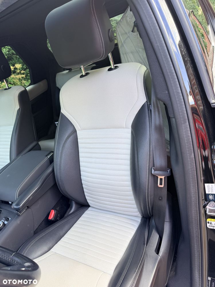 Land Rover Discovery 2.0 P300 R-Dynamic SE - 8