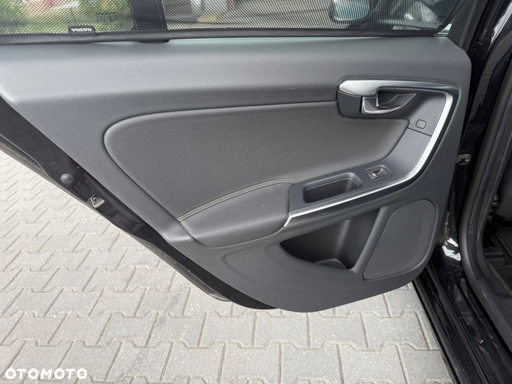 Volvo V60 T3 R-Design Kinetic - 12