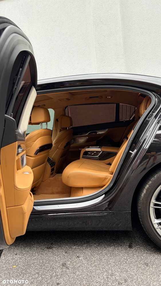 BMW Seria 7 750Li xDrive - 29