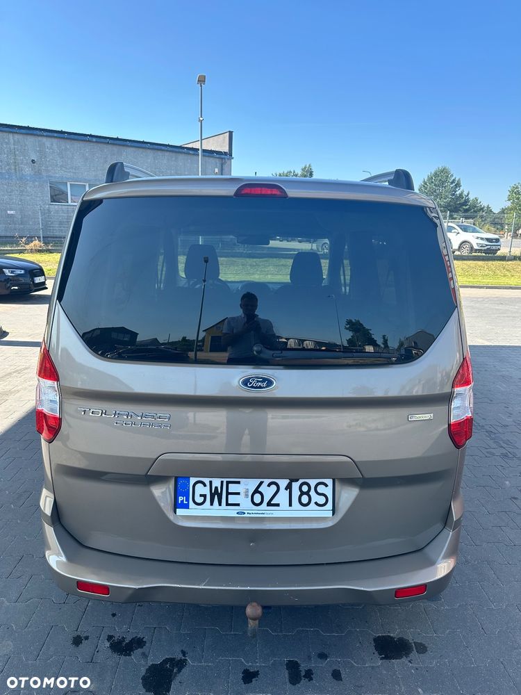 Ford Tourneo Courier 1.0 EcoBoost Titanium - 4
