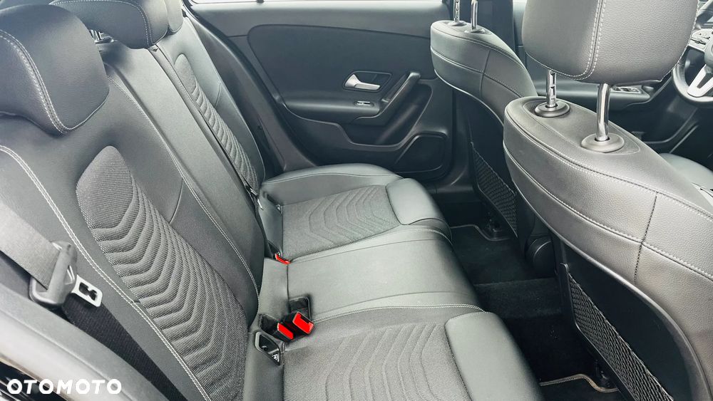 Mercedes-Benz Klasa A 180 Style 7G-DCT - 19