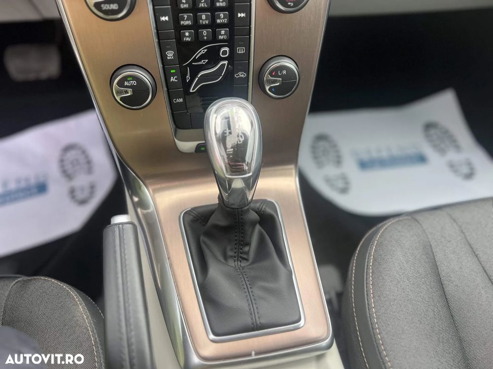 Volvo V40 D4 Geartronic Momentum - 10