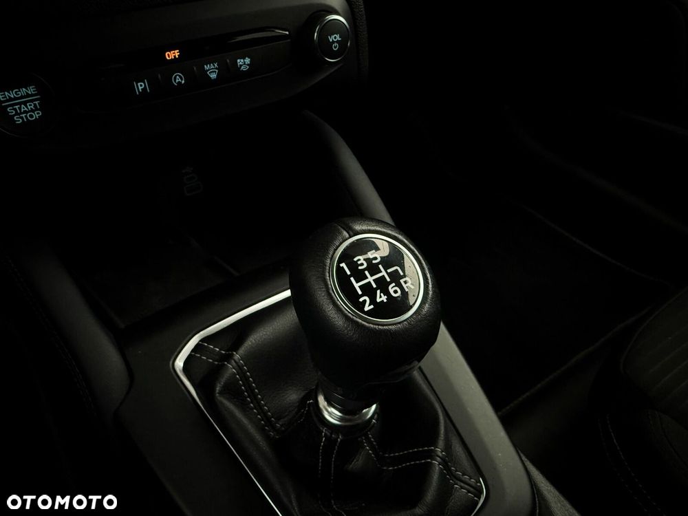Ford Focus 1.0 EcoBoost Titanium X - 28
