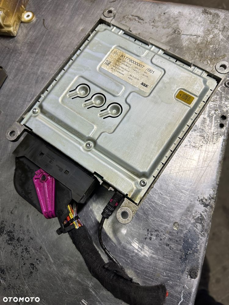 MERCEDES  wzmacniacz audio BURMESTER  wtyczka wzmacniacza - 1