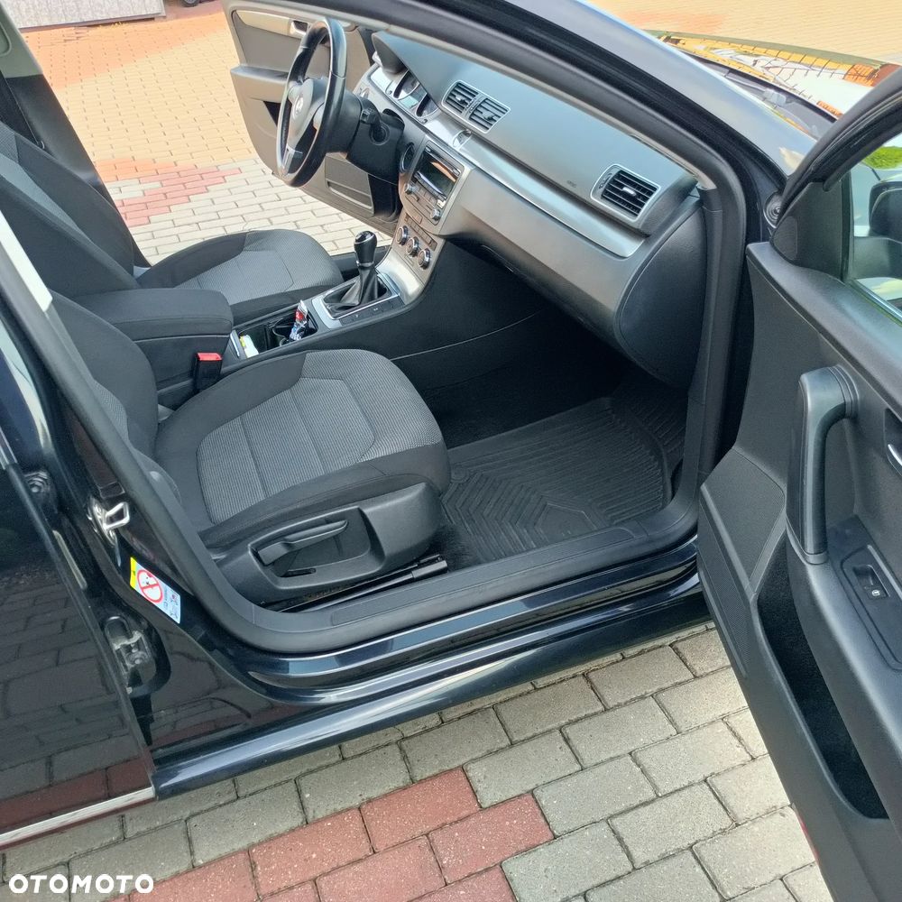 Volkswagen Passat 2.0 TDI Comfortline - 12