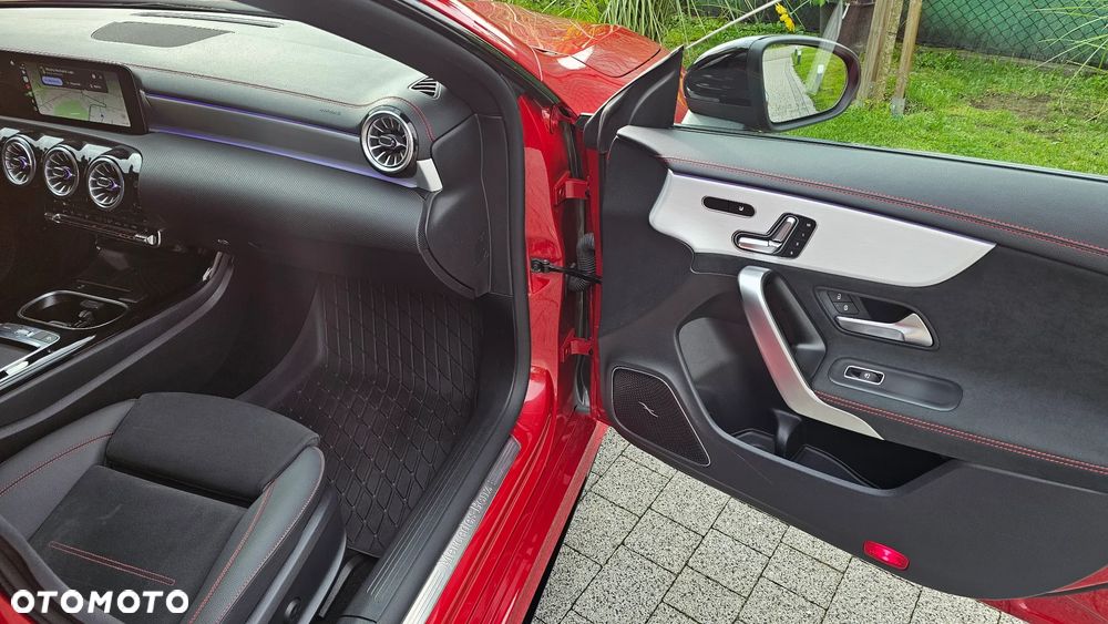 Mercedes-Benz CLA 250 mHEV 4-Matic AMG Line 8G-DCT - 24