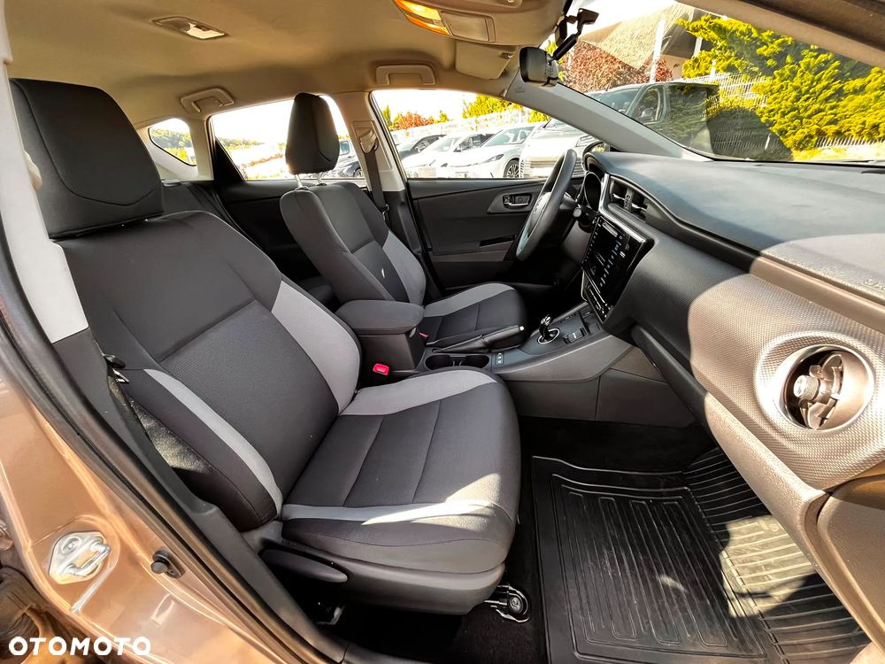 Toyota Auris - 15