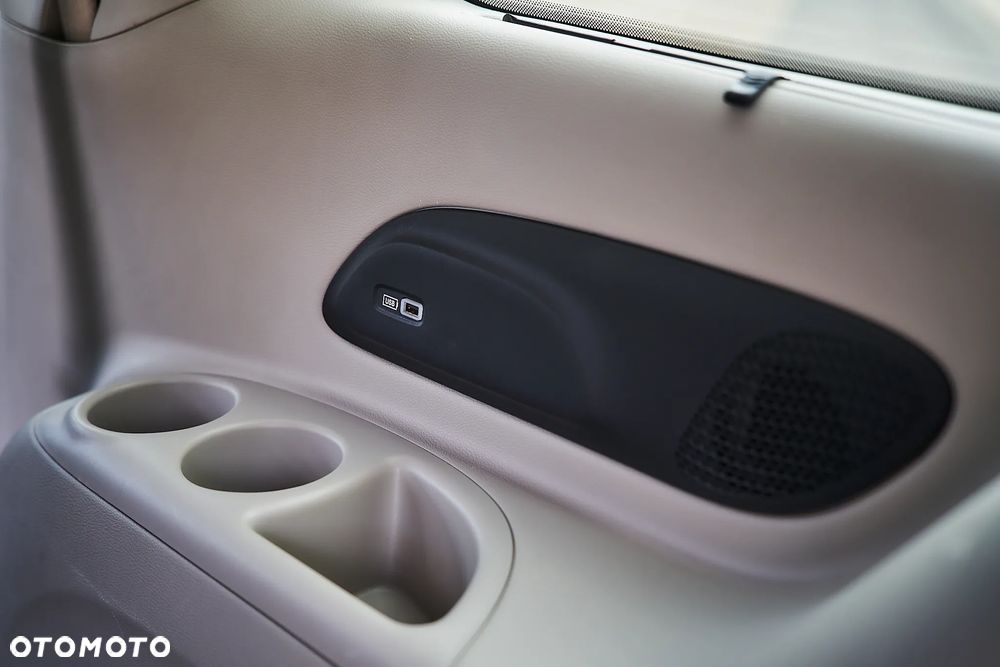 Chrysler Pacifica - 25