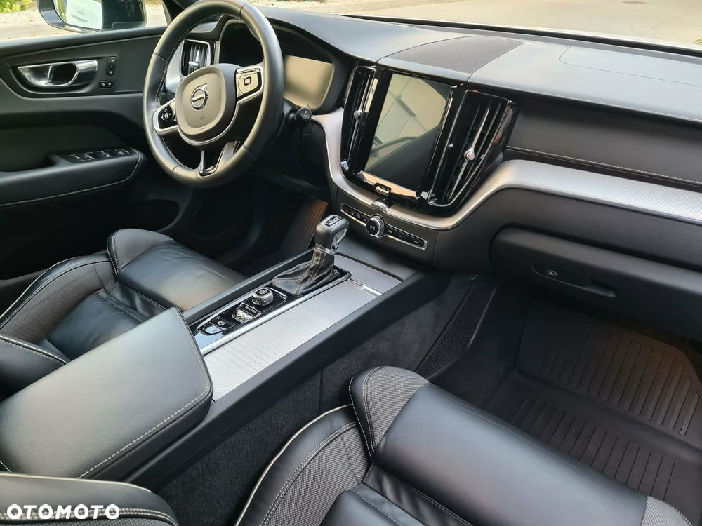 Volvo XC 60 T5 AWD R-Design - 8