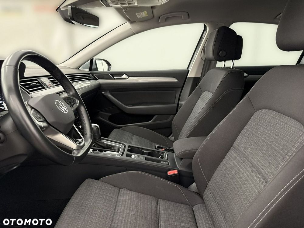 Volkswagen Passat - 13