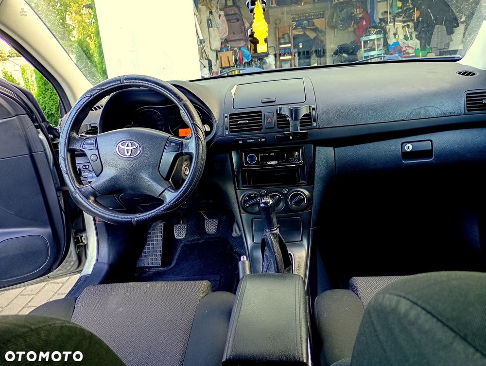 Toyota Avensis - 29