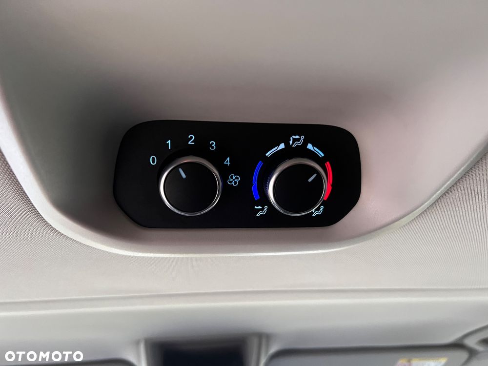 Ford Tourneo Custom 2.0 EcoBlue L2 Titanium - 29
