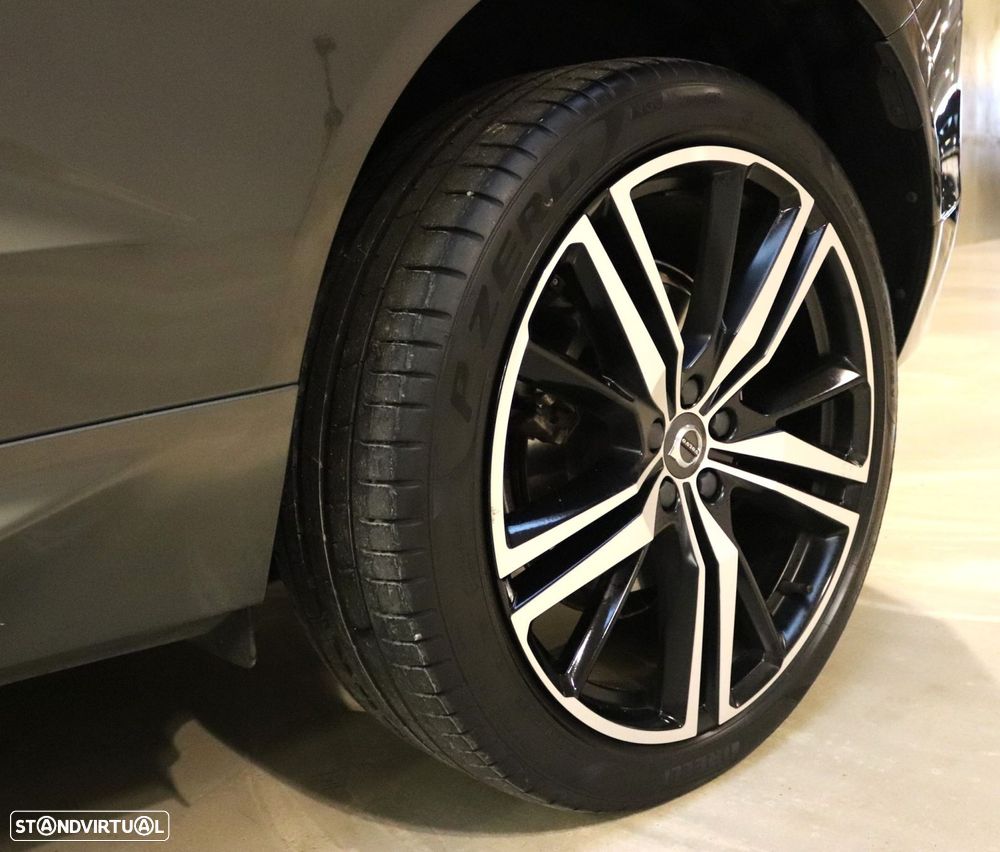 Volvo XC 60 2.0 T8 PHEV R-Design AWD - 43