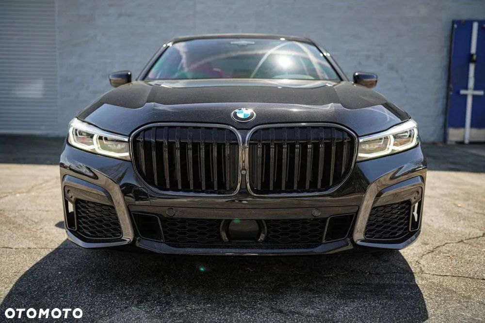 BMW Seria 7 740i - 12