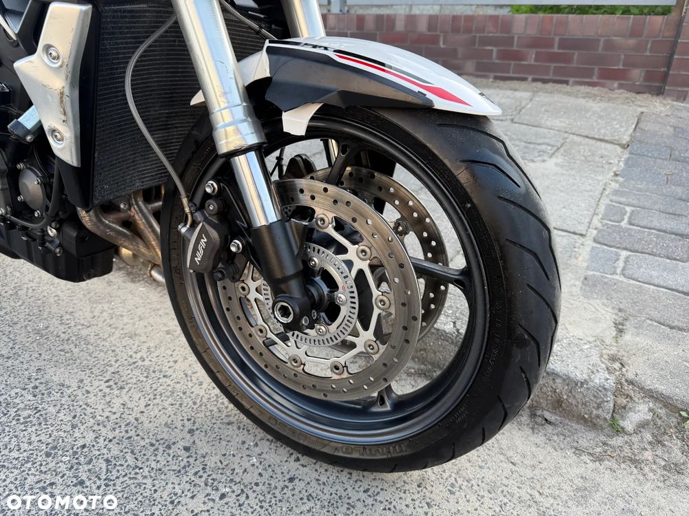 Triumph Street Triple - 24