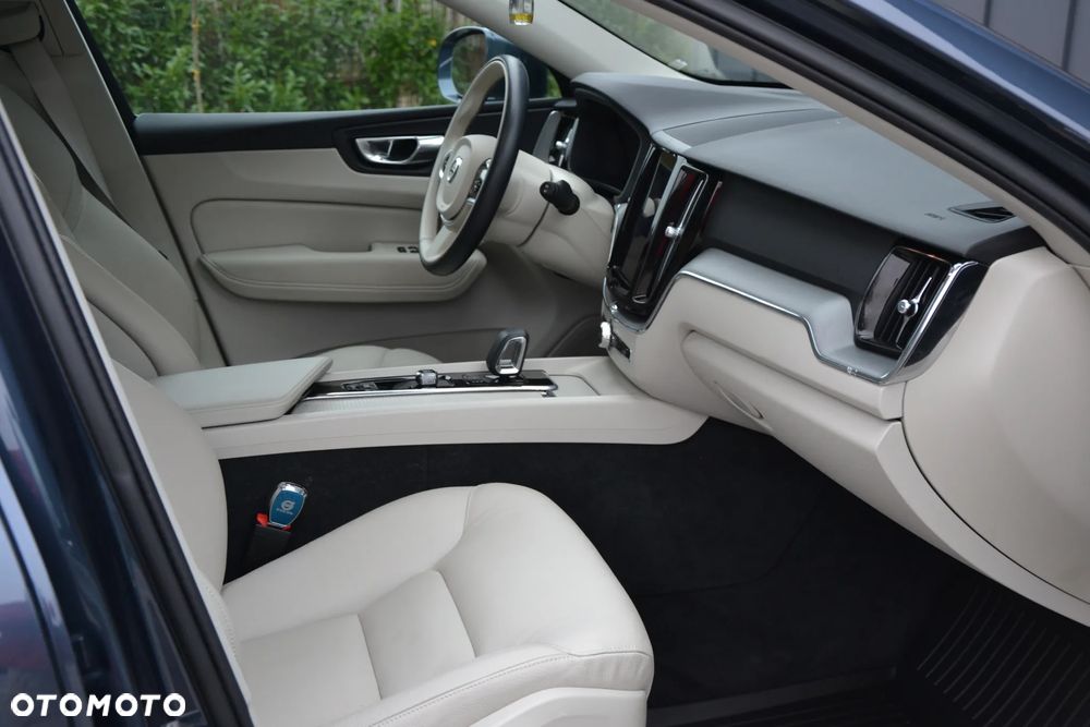 Volvo XC 60 B5 B AWD Core - 18