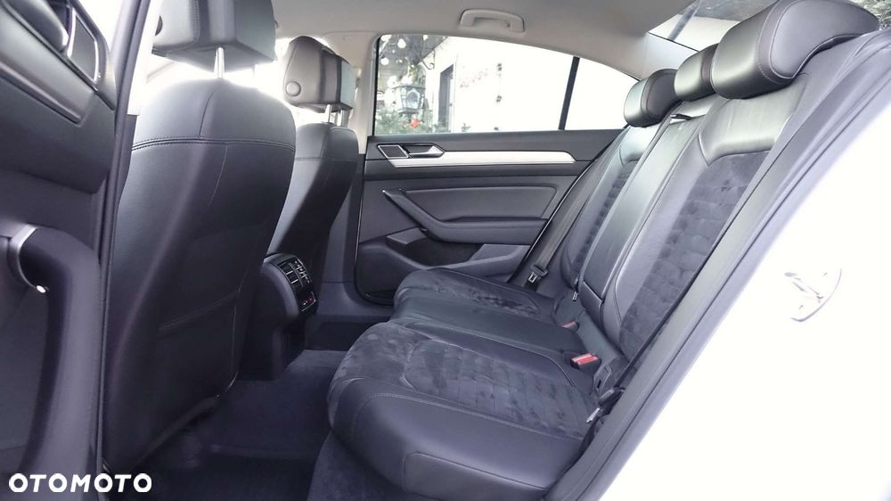 Volkswagen Passat - 24