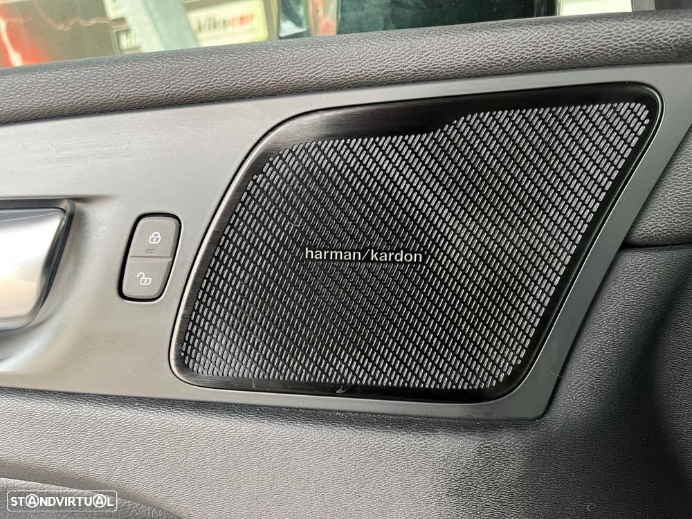 Volvo XC 60 2.0 B4 R-Design Geartronic - 17