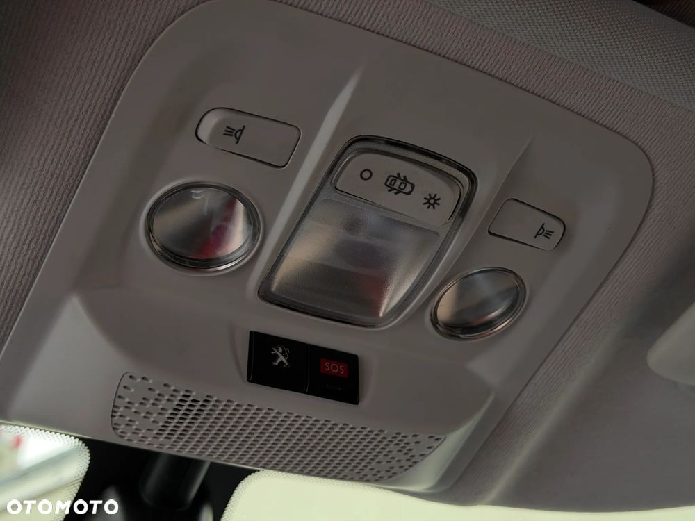 Peugeot 208 - 21