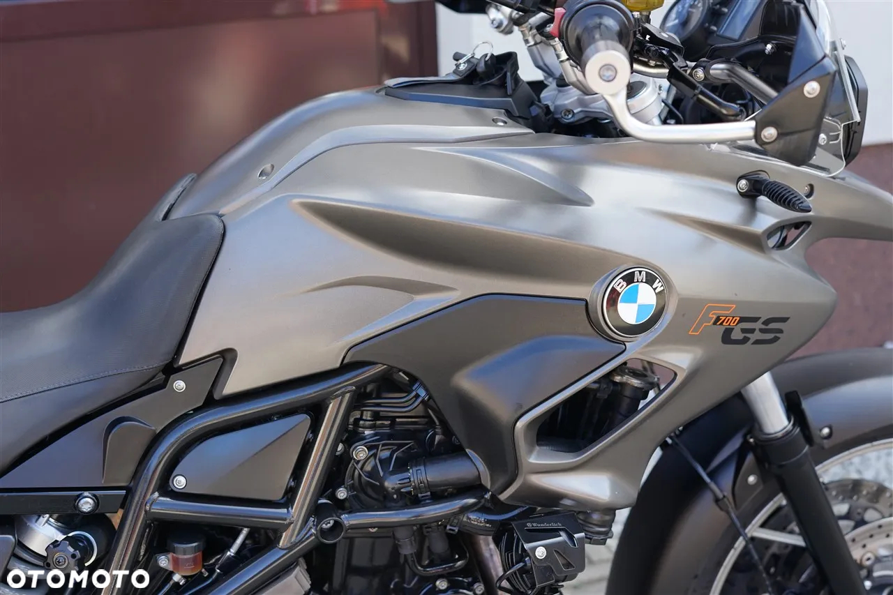 BMW F - 9