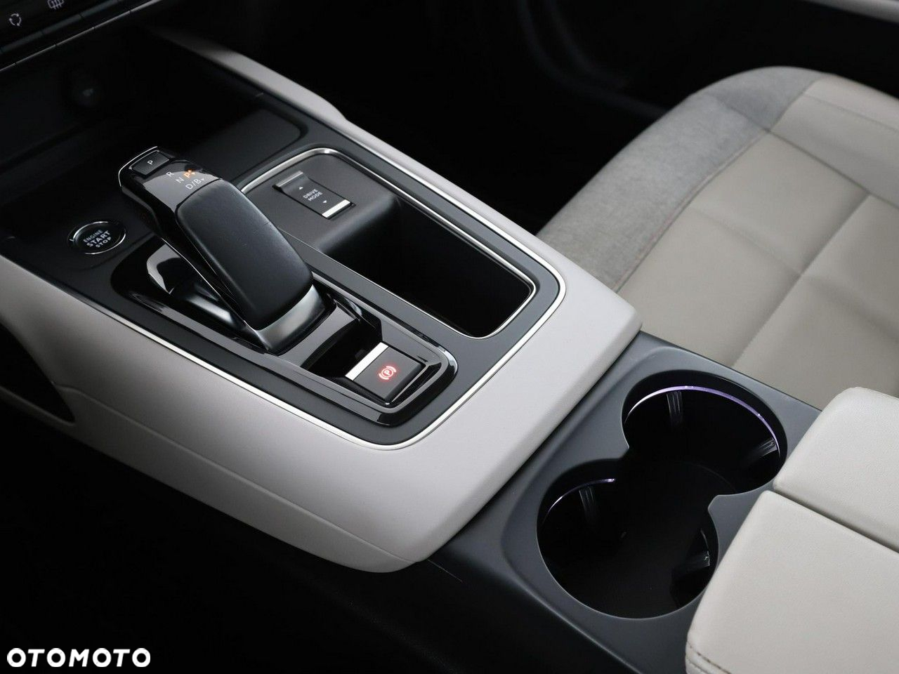 Citroën C5 Aircross Hybrid 225 e.EAT8 SHINE PACK - 32