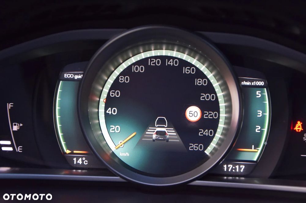 Volvo V40 - 23
