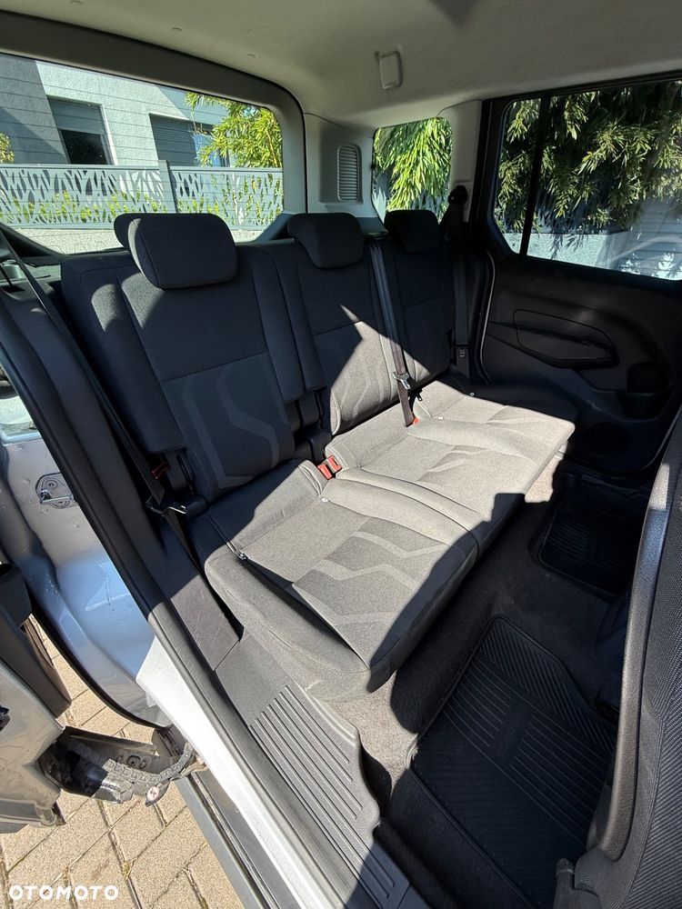 Ford Tourneo Connect - 11
