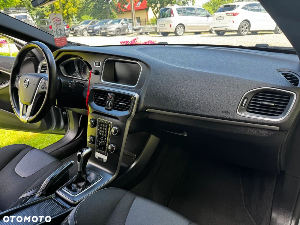 Volvo V40 D2 Momentum - 24