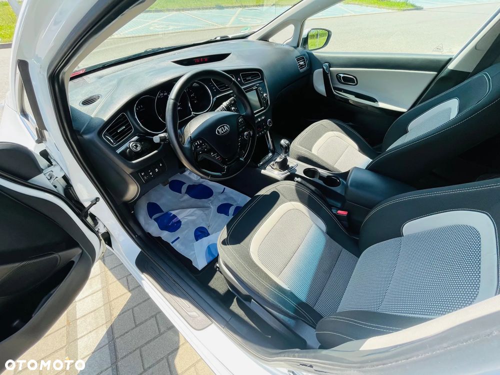 Kia Ceed 1.6 GDI ISG UEFA EURO 2016 - 10