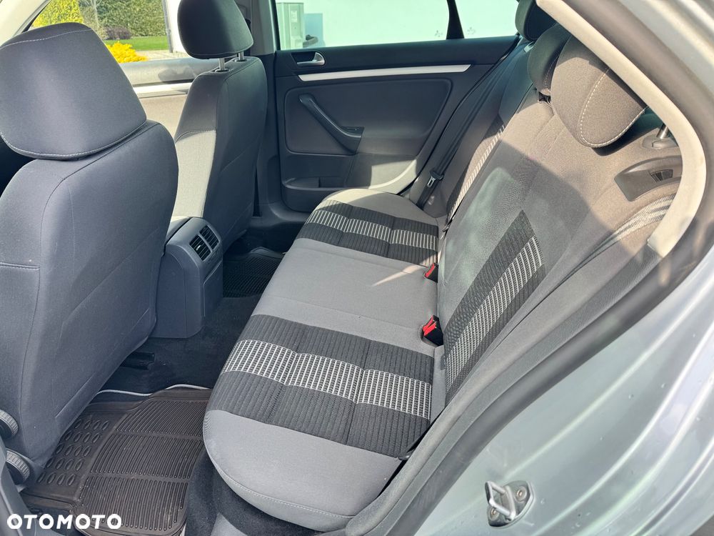 Volkswagen Jetta - 28
