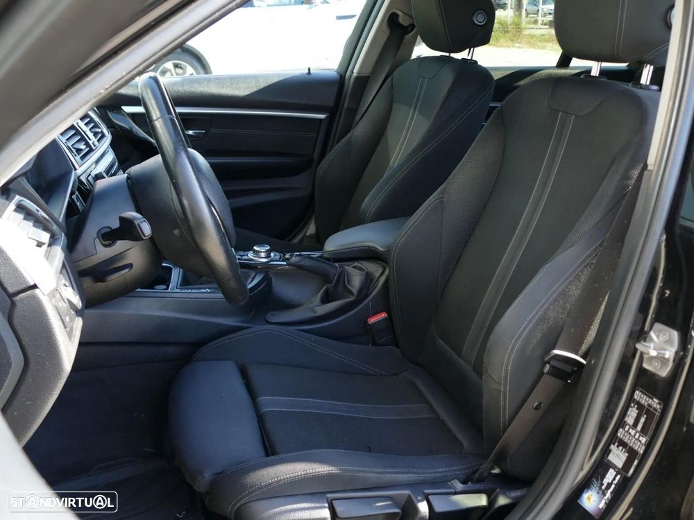BMW 318 d Line Sport - 29