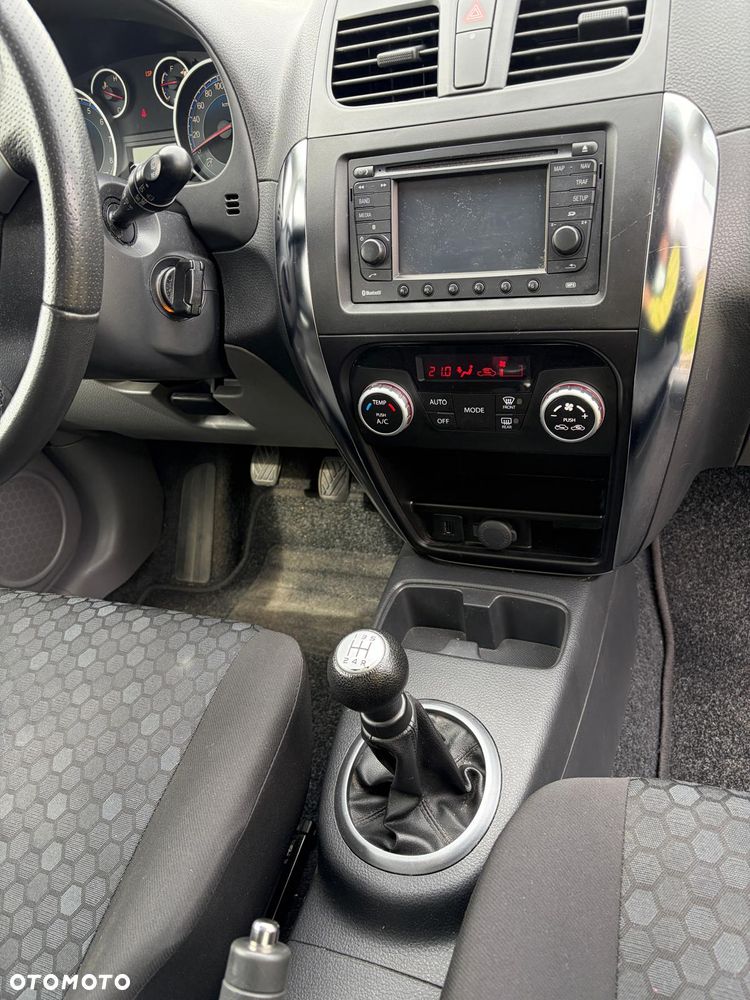 Suzuki SX4 1.6 Comfort - 12