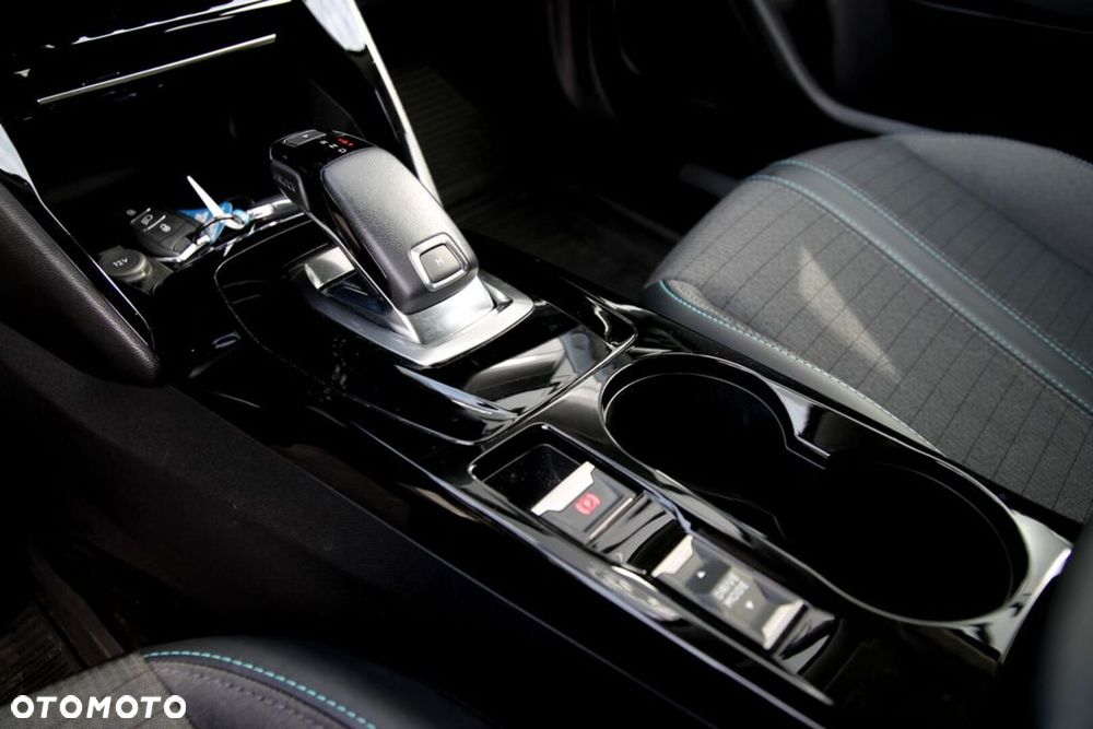 Peugeot 2008 1.2 PureTech Allure S&S EAT8 - 23