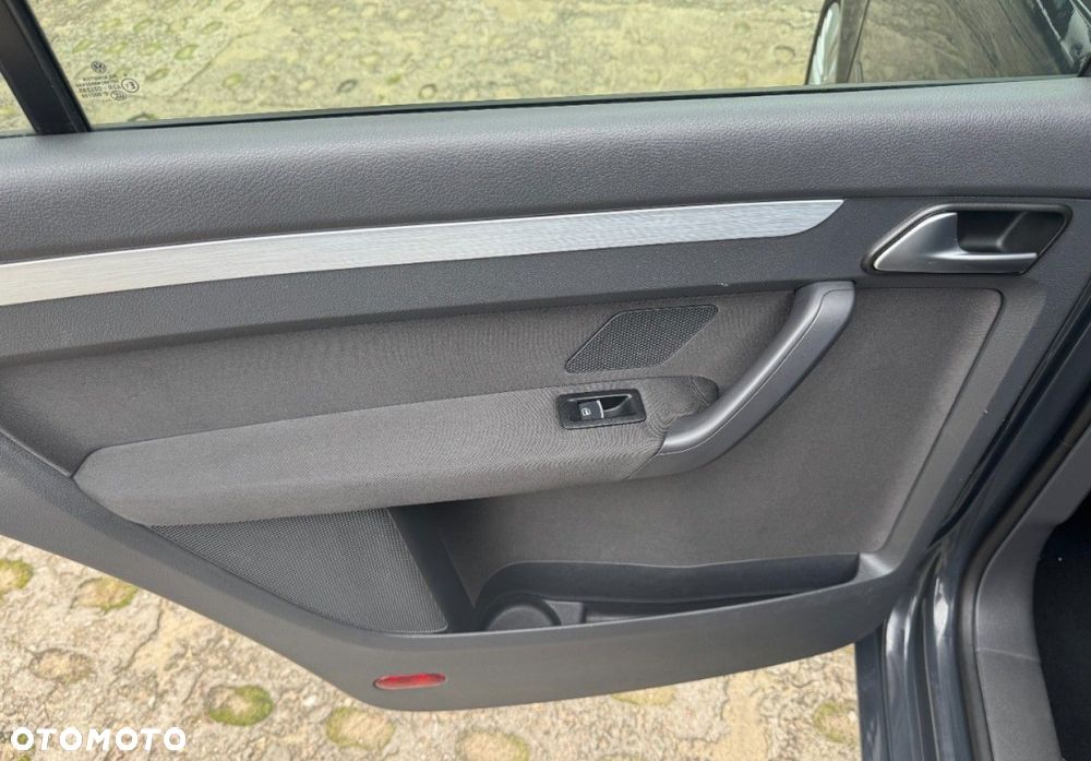 Volkswagen Touran - 11