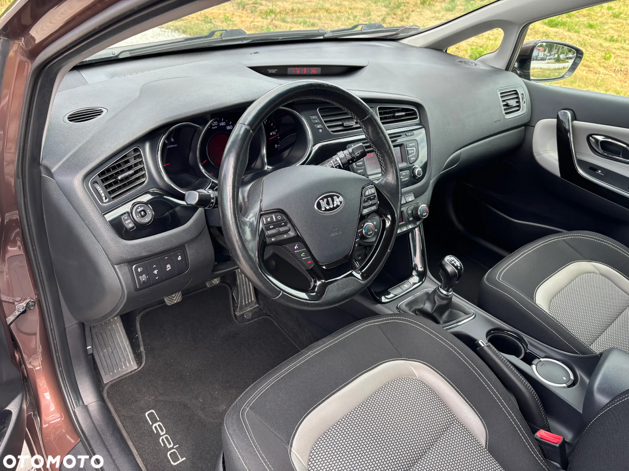 Kia Ceed 1.6 CRDi 128 Dream Team Edition - 21