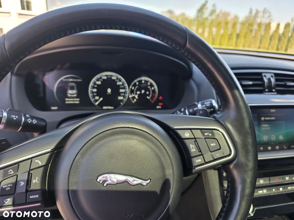 Jaguar F-Pace - 17