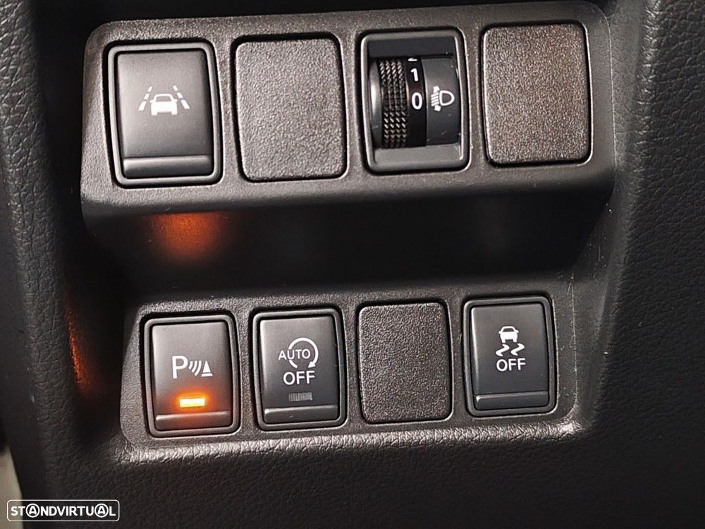 Nissan Qashqai 1.5 dCi N-Connecta 18 - 27