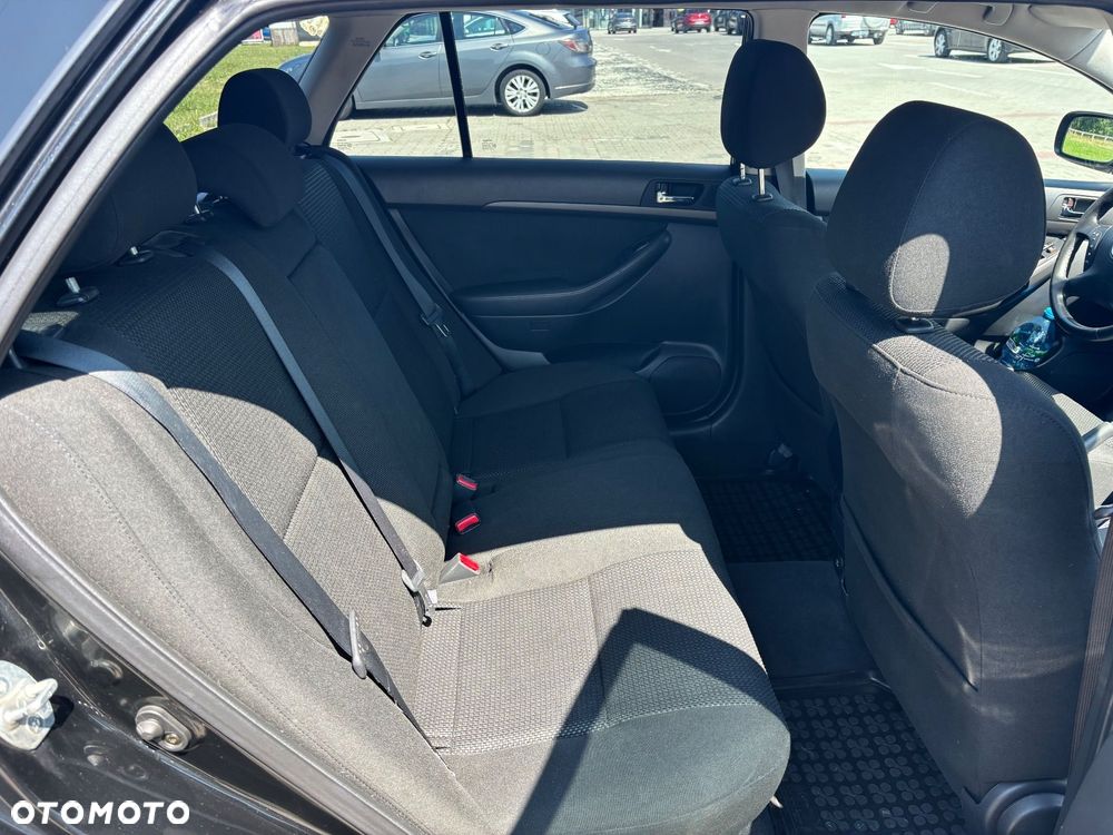 Toyota Avensis 1.8 VVT-i Combi - 13