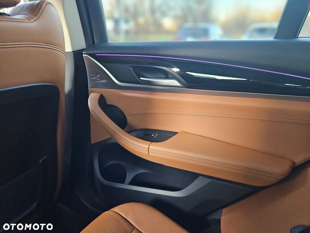 BMW X3 xDrive20d Luxury Line - 38