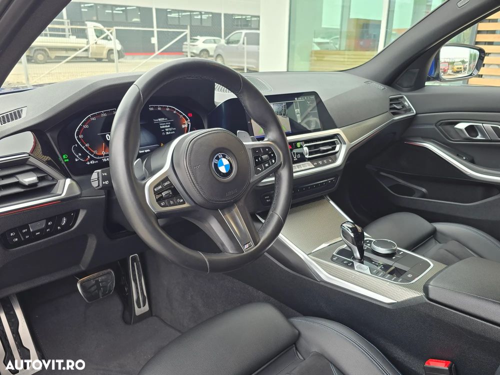 BMW Seria 3 330i xDrive AT - 12